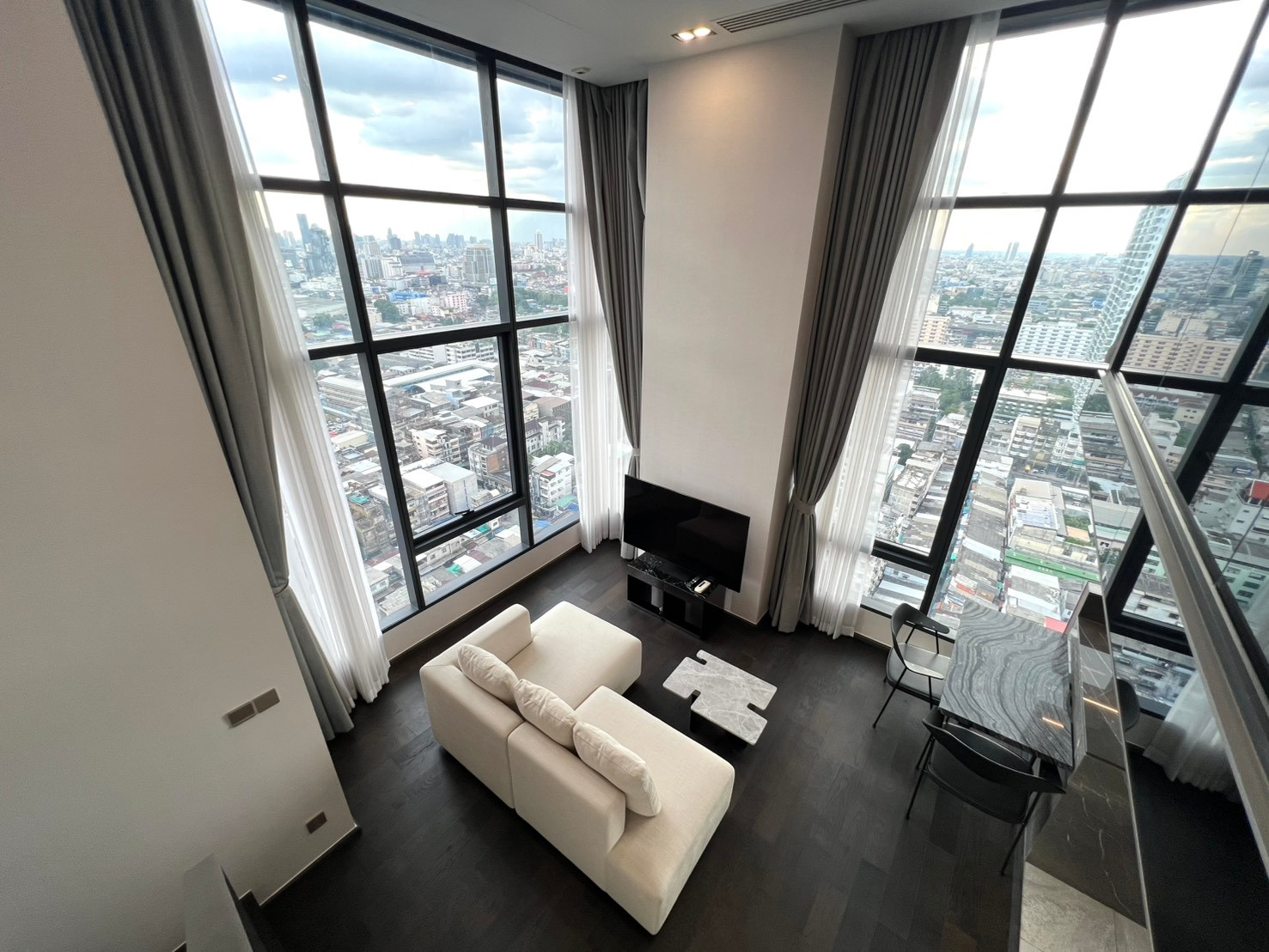 Conner Ratchathewi for rent, Loft, corner room, high floor (18th Floor)