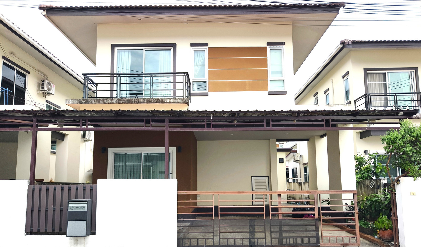 Single house near Ruamchok intersection, good location, convenient travel, only 18 minutes to Chiang Mai airport.