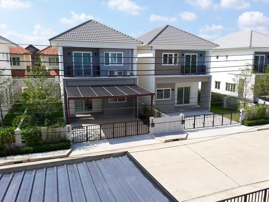 2-story semi-detached house for sale, Chuan Chuen Park On Nut–Wongwaen. Near Suvarnabhumi ฿4,800,000 Land size 36 sq m., usable area 140 sq m., 2 floors, 4 bedrooms, 3 bathrooms. 2-story semi-detached house for sale, Chuan Chuen Park On Nut–Wongwaen. Near Suvarnabhumi ฿4,800,000 Land size 36 sq m., usable area 140 sq m., 2 floors, 4 bedrooms, 3 bathrooms.
