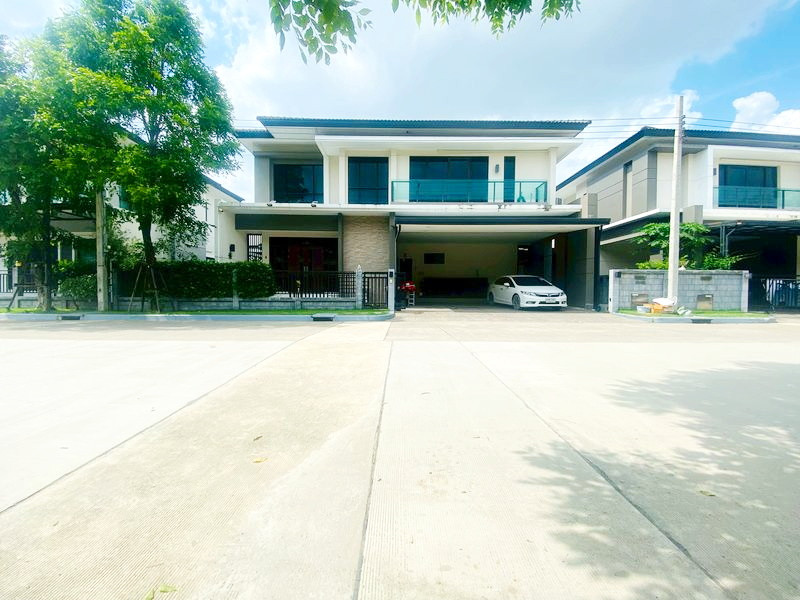For Rent detached house The City Pattanakarn 97 size 73.6 sqw. 4 bedroom 4 bathroom 1 maid's room