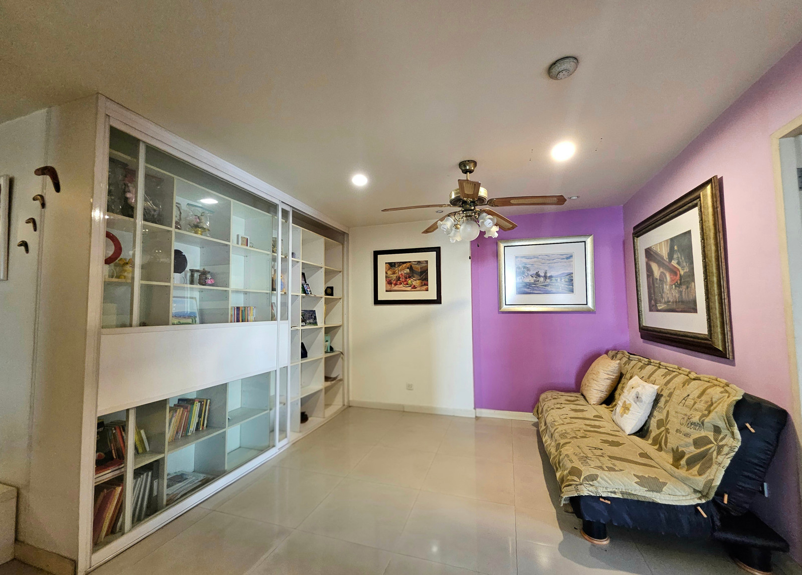 For Rent: Thararam Thara Rueankaew, Ramkhamhaeng 43/1, 163 sq.m., 2 Bedrooms, 2 Bathrooms, fully furnished, pool view.