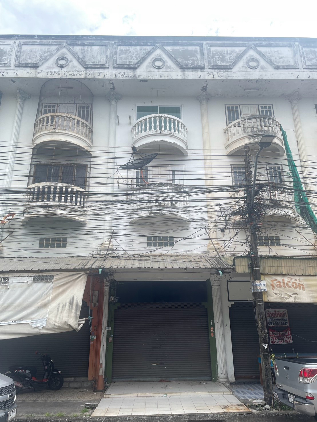 Commercial building for sale, Soi Thongkham Uthit, Soi Kratoey, opposite Udon Thani Rajabhat, 3 floors.