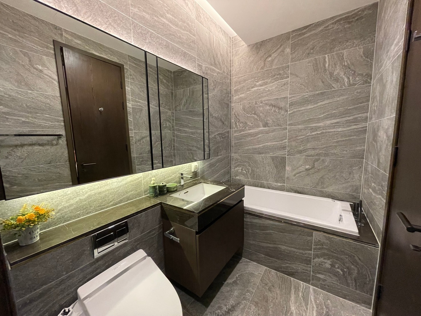 The esse sukhumvit 36, 1min walk to BTS Thonglor, 1b1b 38sqm, Face East direction – รูปที่ 3
