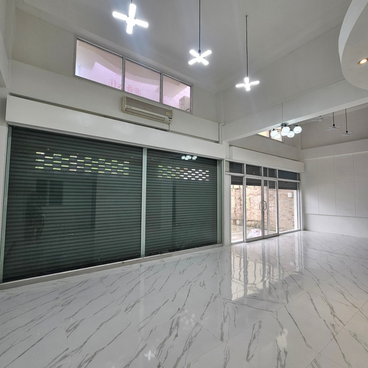 โอกาสลงทุนทำเลศักยภาพ เมืองภูเก็ต | ขาย–เช่า อาคารพาณิชย์ 2 คูหา Renovate ใหม่  พร้อมใช้งาน – รูปที่ 3