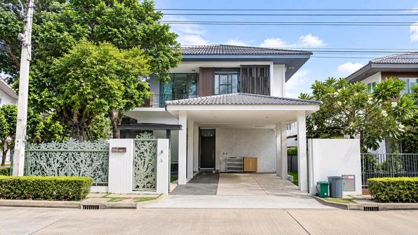🌟 Corner house next to the main road, good location, next to Kanchanaphisek Road. Ready to move in immediately