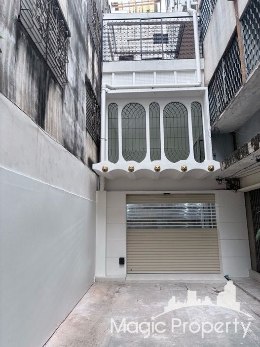 4 Bedroom Townhouse near Banthat Thong For Rent in Soi Sunthon Phimon, Charu Mueang Road, Rong Muang, Pathum Wan, Bangkok