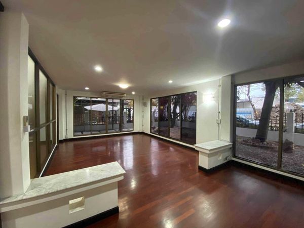 LTH16163 - Spacious House & Home Office for Rent Liap Duan–Ekkamai–Ram Inthra | 390 sq.m. | 12 Rooms | 5 Parking | 90K | บ้านให้เช่า เลียบด่วน–เอกมัย–รามอินทรา 