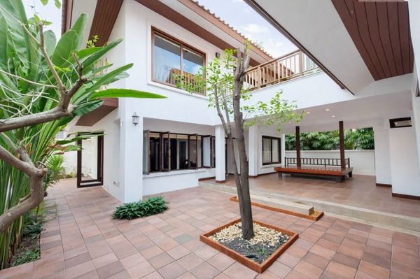 Tropical Modern-Thai style 2-story detached house for rent in Kanchanaphisek-Rattanathibet near MRT