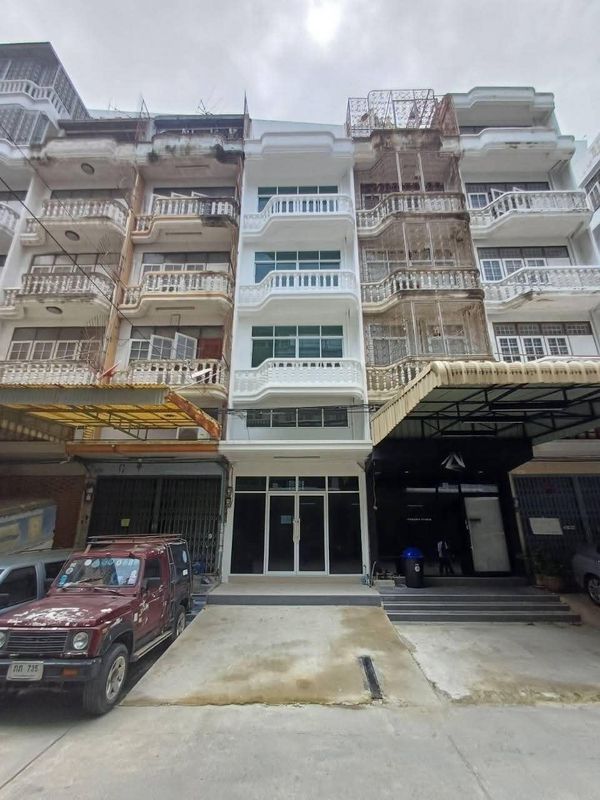 4-story commercial building for sale (near ICONSIAM), Charoen Nakhon Road, Khlong Ton Sai Subdistrict, Khlong San District, Bangkok