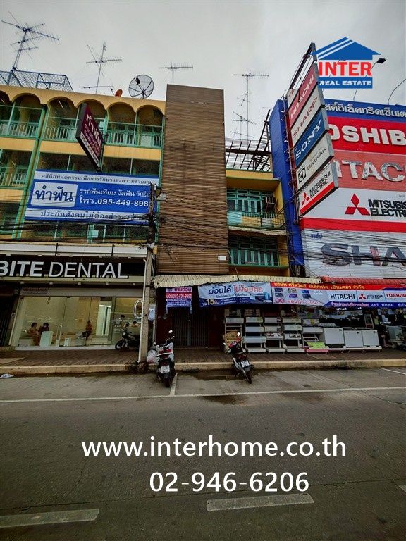 Commercial building, 4 floors, 21 sq m, commercial building near Phra Pathom Chedi, Nakhon Pathom, Phetkasem Road, Phaya Phan Road, Mueang Nakhon Pathom, Nakhon Pathom.