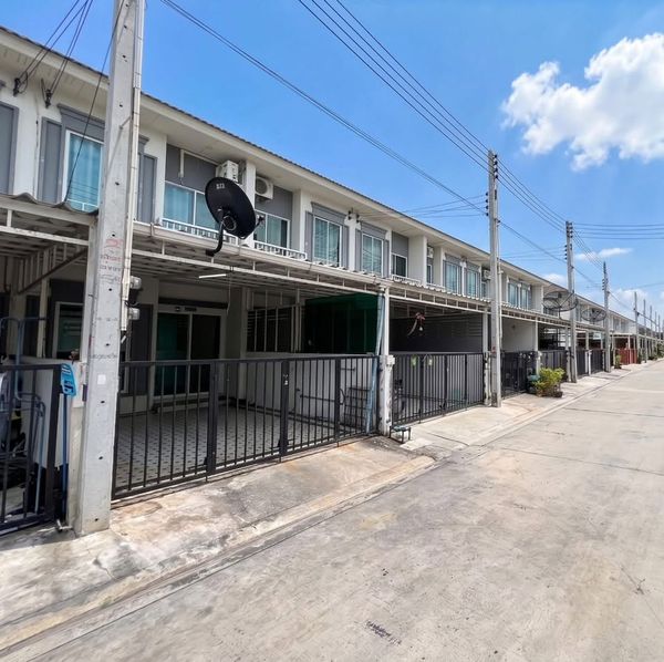 Townhome for sale, Prapassorn Village, Grand Ville 24-25, size 16 square meters, 2 bedrooms, Bang Nang Subdistrict, Phan Thong District, Chonburi Province.