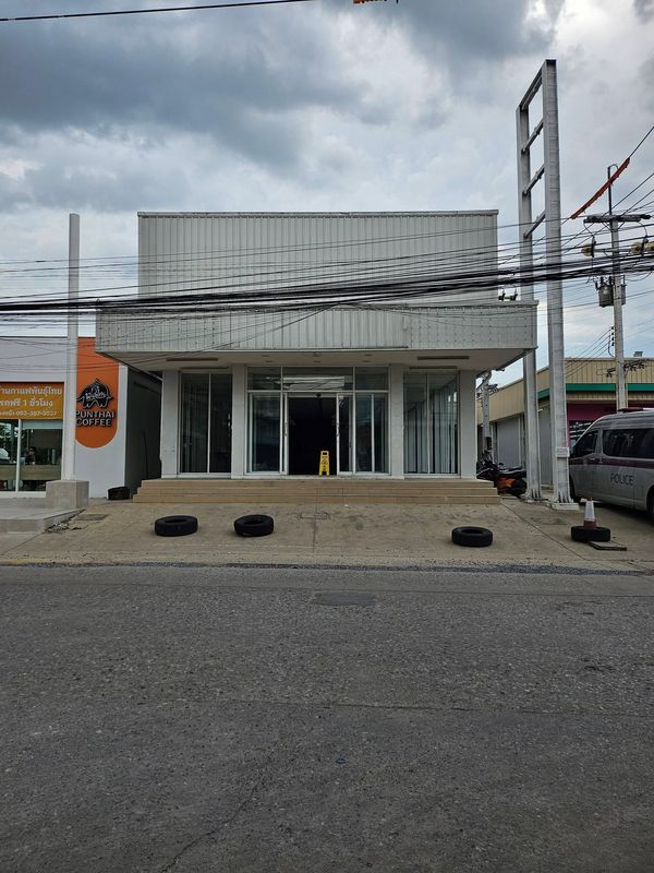 🏢 Building for rent, ready for complete use, good location, Rangsit Market area.
