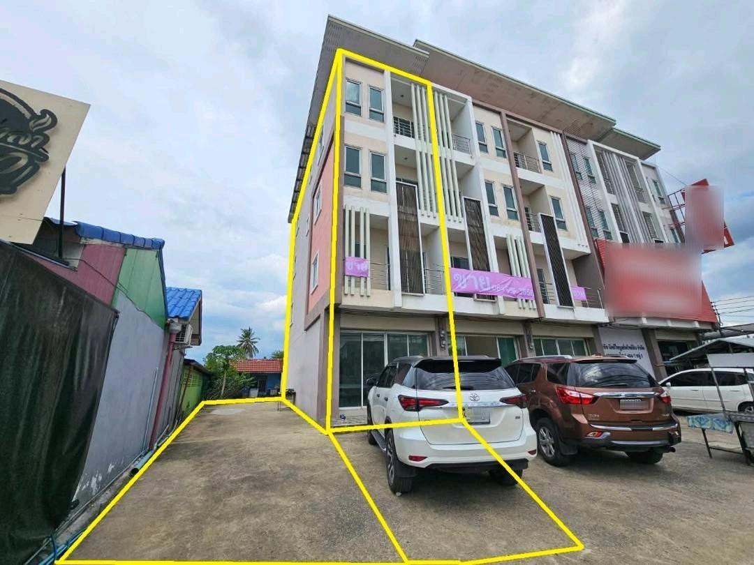 4-story commercial building for sale, prime location next to main road 3111, Sam Khok, Pathum Thani, plus land on the side, total 43.9 sq m. 4-story commercial building for sale, prime location next to main road 3111, Sam Khok, Pathum Thani, plus land on the side, total 43.9 sq m.
