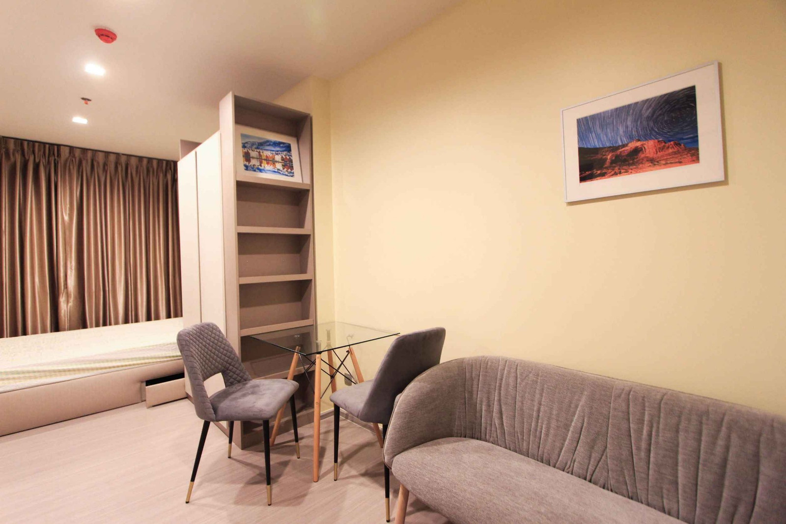 PFD-09134 Condo for rent Life Asoke Hype : Brand-new room—simple, warm, and comfortable.