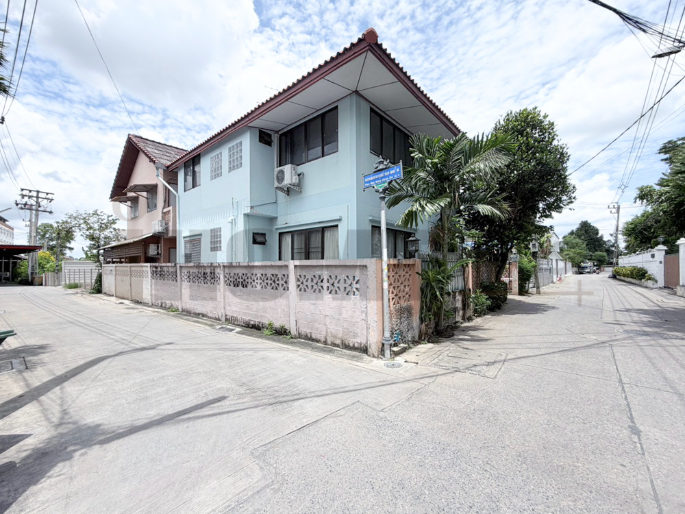 Single house, corner house, Soi Phra Mae Maha Karun. With rooms for rent – รูปที่ 2