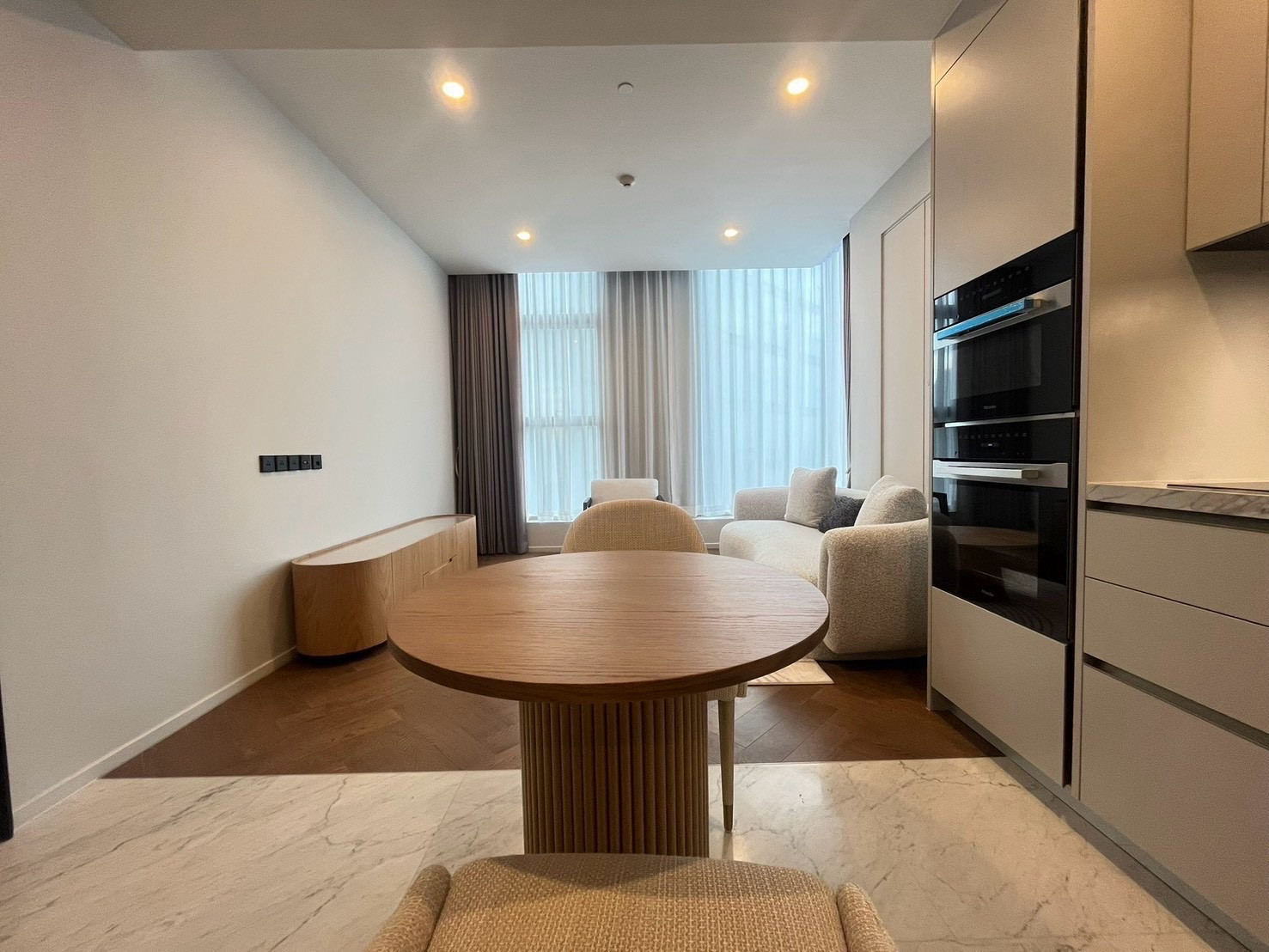 ✨For Rent 🐶🐱 Pet Friendly — The Residences 38 | Luxury Living in Thonglor✨Rent: 80,000 THB / month 🏡 1 Bedroom | 57 sq.m. | Fully Furnished 📞 Contact Aomam (Agent) Tel./Line ID: 0955871692 WhatsApp: +66 95 587 1692 – รูปที่ 3