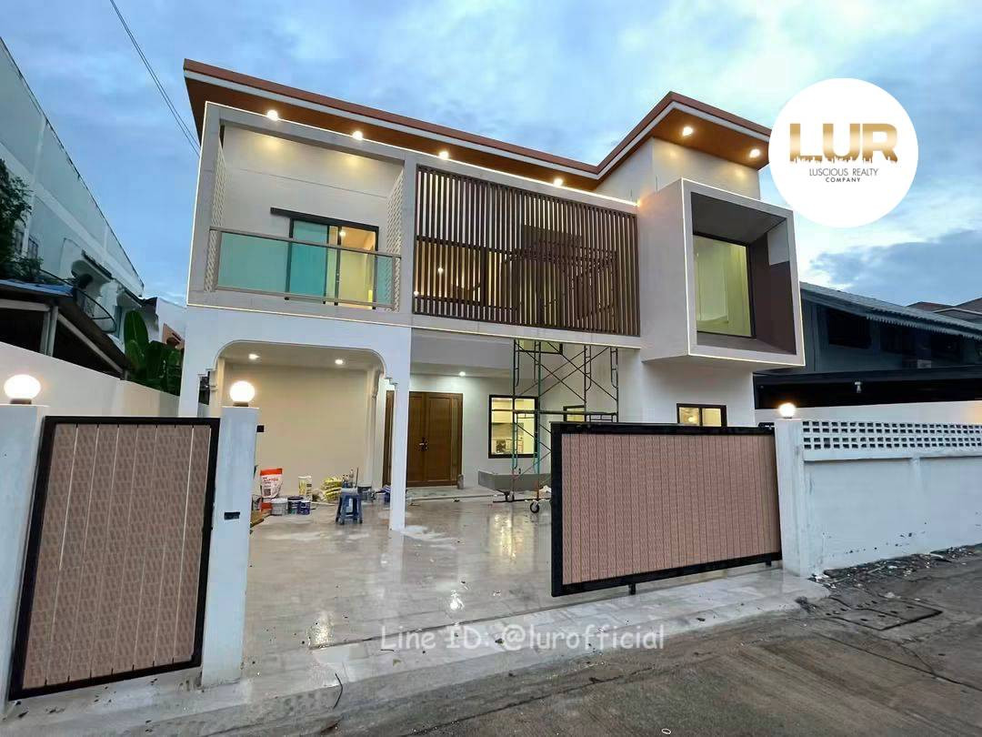 Single house for sale, Soi Lat Phrao 87, newly renovated, potential location, convenient travel, close to the expressway and community areas.