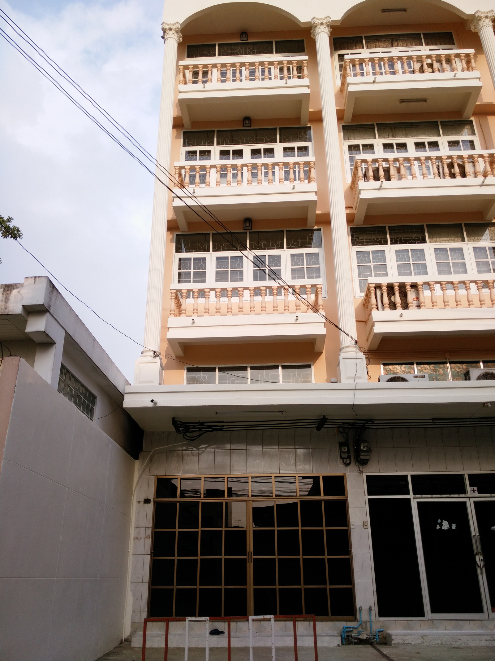 ขายตึกแถว ลาดพร้าว 106 เข้าซอย 50 เมตร ทำเลดีมาก