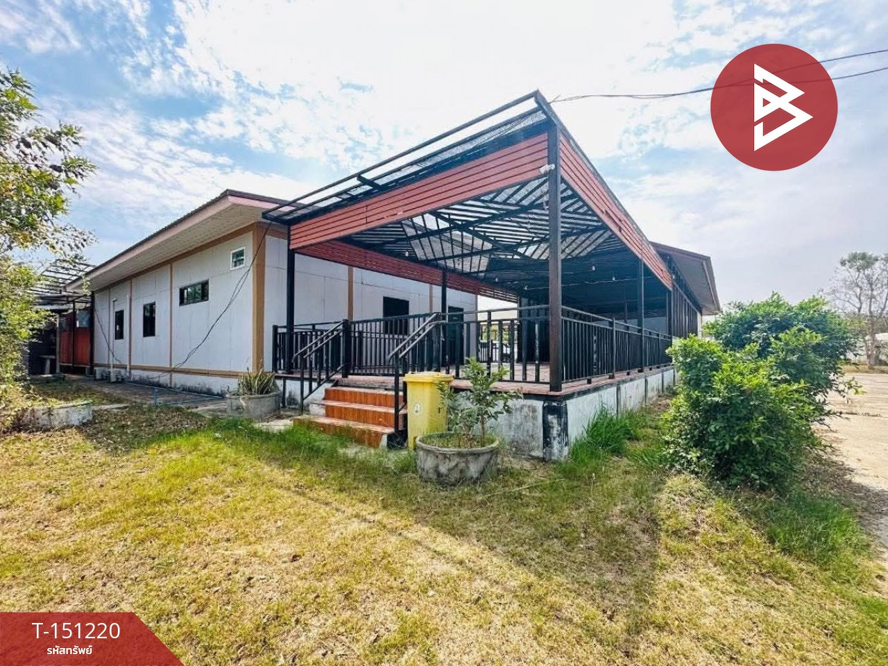 Single house for sale with land, area 7 rai 2 ngan, Ban Phai, Khon Kaen, good location.