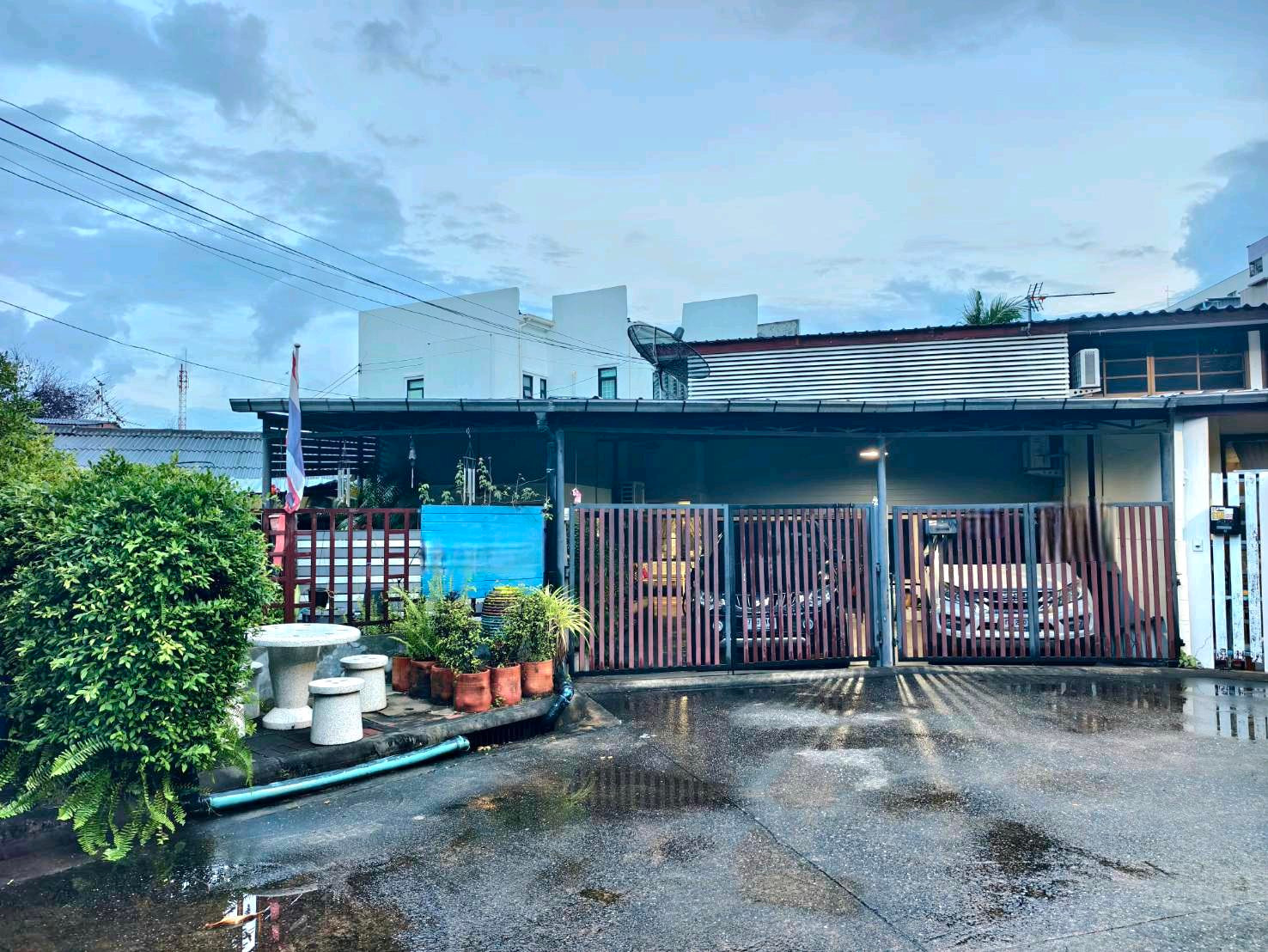 ขายบ้านแฝดสเปซใหญ่ ทำเลนวมินทร์ 56 ตร.ว. 3 นอน (มีห้องนอนชั้นล่าง) 2 น้ำ 2 จอดพร้อมหลังคา มีห้องรับแขกแยกส่วน ขายบ้านแฝดสเปซใหญ่ ทำเลนวมินทร์ 56 ตร.ว. 3 นอน (มีห้องนอนชั้นล่าง) 2 น้ำ 2 จอดพร้อมหลังคา มีห้องรับแขกแยกส่วน