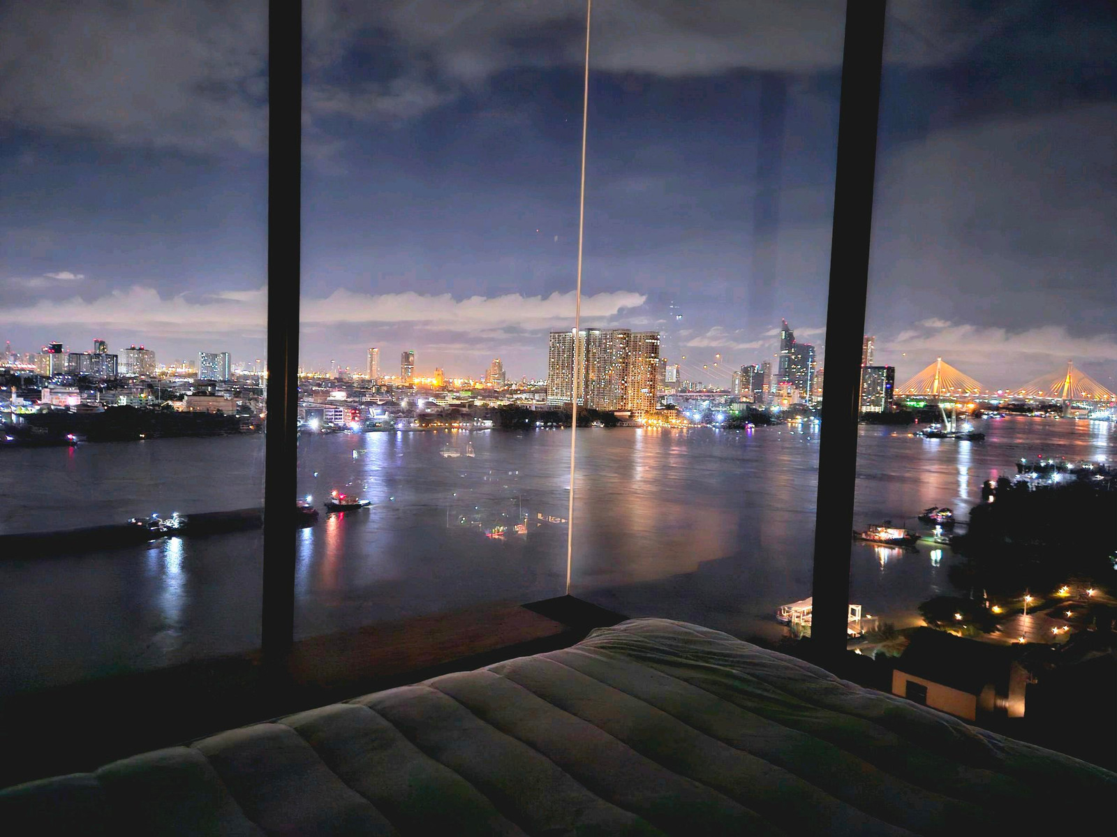 🌊 ให้เช่า คอนโด นิว ริเวอร์เรส ราษฎร์บูรณะ (Nue Riverest Ratburana)   ✨ ห้องวิวริมน้ำแท้ๆ วิวสวยเต็มตา พร้อมเข้าอยู่ทันที ✨   📌 รายละเอียดห้อง   - 🛏️ 2 ห้องนอน | 2 ห้องน้ำ | ขนาด 50.7 ตร.ม. ​ - 🪑 ตกแต่ง Built-in ทั้งห้อง ปรับเปลี่ยนพื้นไม้ลายพิเศษ สวย – รูปที่ 3