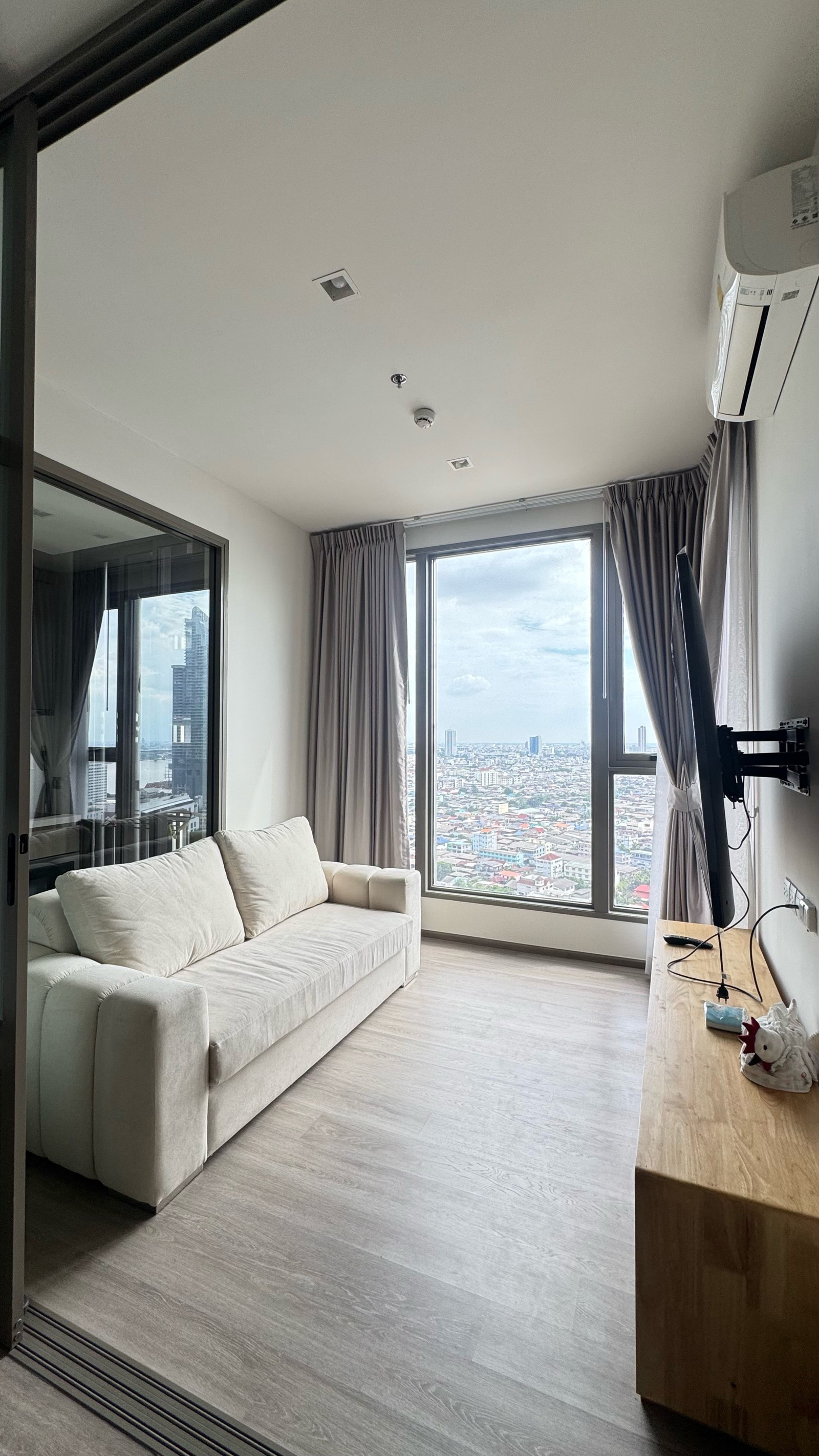 for rent 1 bedroom size 43.5 sqm high floor @thb 40,000/month