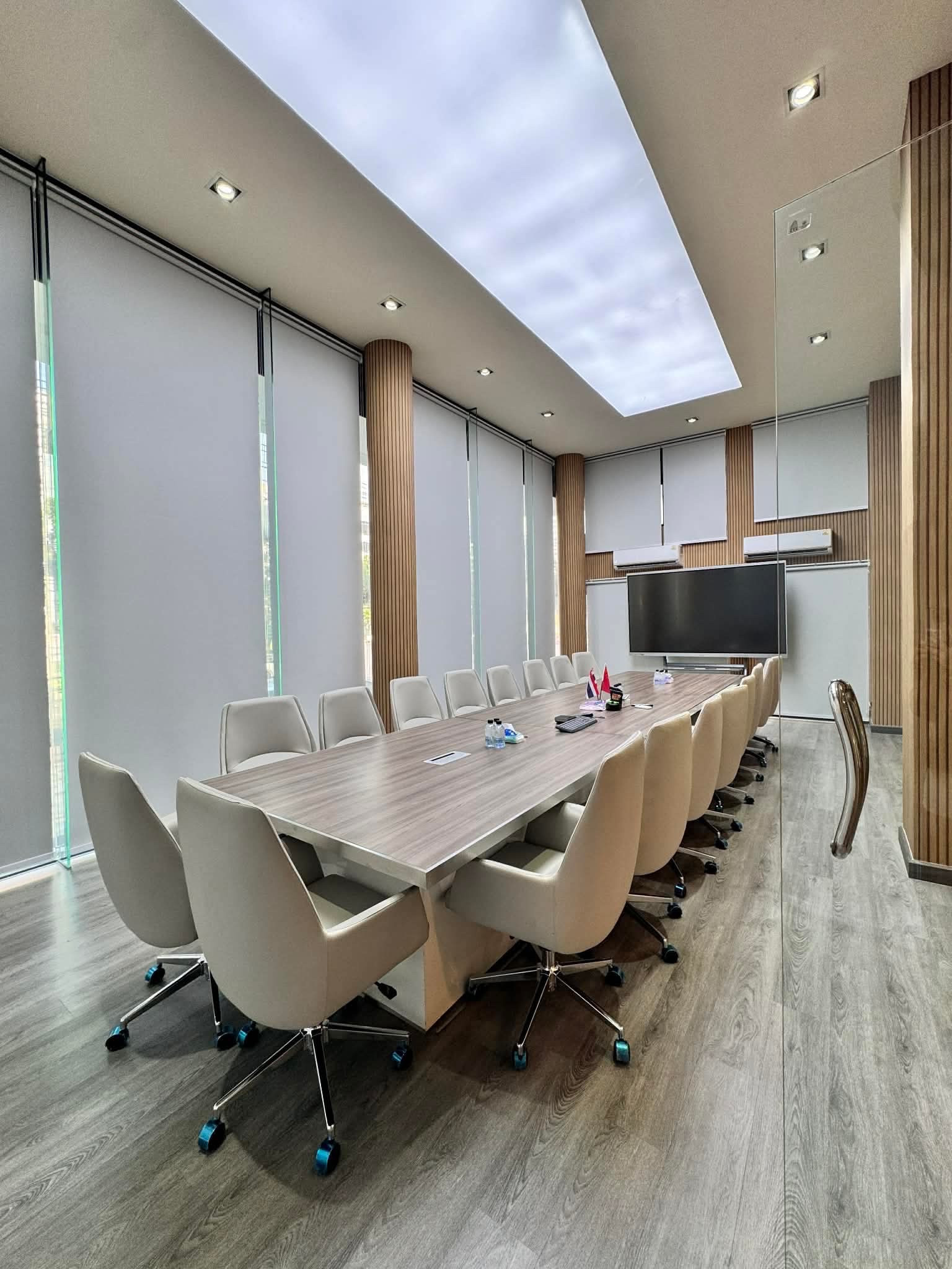 📌 ปล่อยเช่า : Stand Alone Building ใจกลางรัชดา , ใกล้ MRT สุทธิสาร , 9 ชั้น , 1200 ตรม , 12 ที่จอด   สามารถทำ  • Wellness Center /  Office / Clinic etc   📌 Rental : Stand Alone Building In Ratchada , close to MRT Suthisarn , 9 Storeys , 1200 sqm , 12 Pa – รูปที่ 2