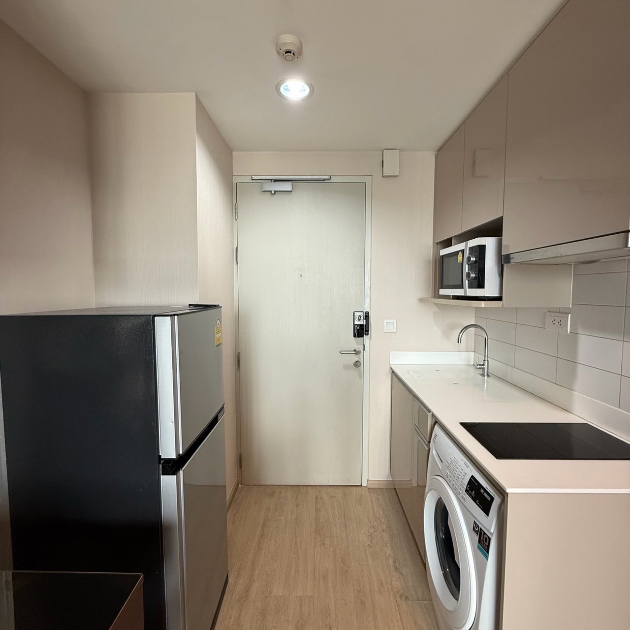 For Rent!! Ideo Q Ratchathewi  Rent Price!! 20,000฿ per month❤️‍🔥 1 Bedroom 1 Bathroom size 34 sq.m. Contract  Aomam (agent) Tel./Line id : 0955871692 WhatsApp : +66 95 587 1692 – รูปที่ 2