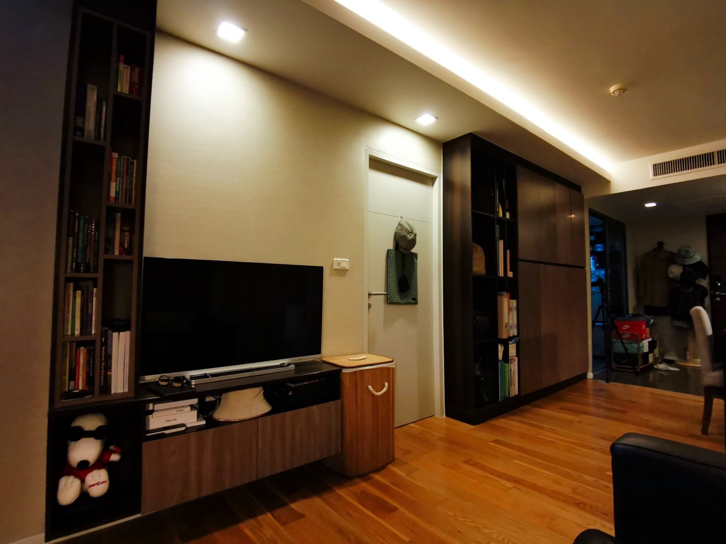 Urgent sale/very good price Condo Focus Ploenchit (Focus Ploenchit) 47.78 sq m, 4th floor, but complete and ready to move in, near BTS Ploenchit-Nana, only 5.5 million baht. Urgent sale/very good price Condo Focus Ploenchit (Focus Ploenchit) 47.78 sq m, 4th floor, but complete and ready to move in, near BTS Ploenchit-Nana, only 5.5 million baht.