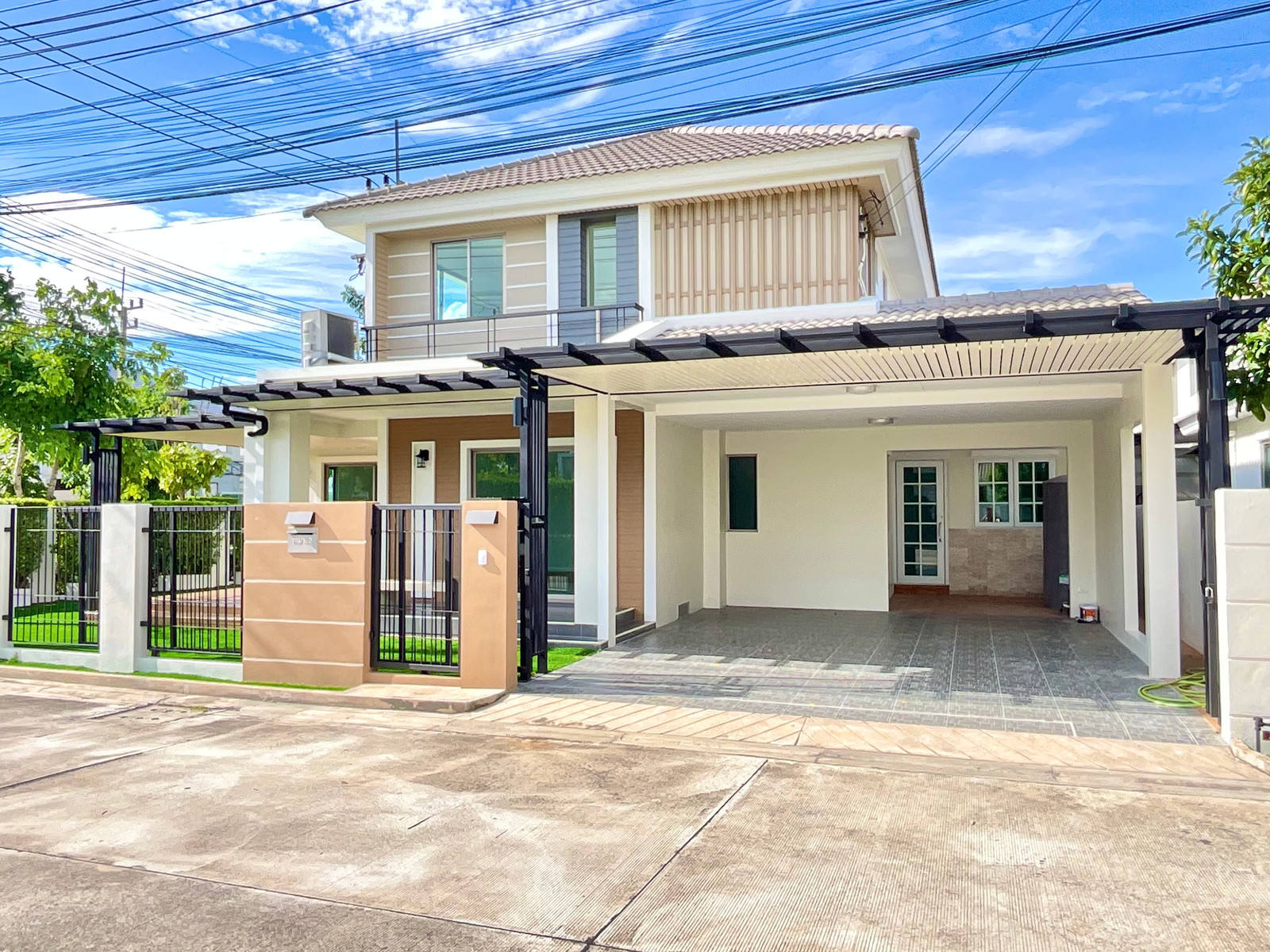The is selling it himself. Single detached house, corner house, 63 wa, Grand Valley - Liang Nong Mon, 4 bedrooms, newly renovated, ready to move in. The is selling it himself. Single detached house, corner house, 63 wa, Grand Valley - Liang Nong Mon, 4 bedrooms, newly renovated, ready to move in.
