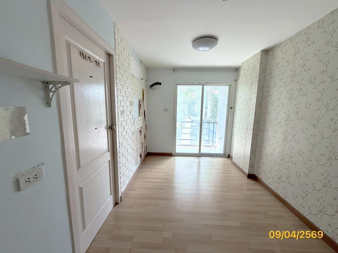 Who is looking for an affordable condo for living in / buying as the first room / investing in renting out? This room is very interesting! Who is looking for an affordable condo for living in / buying as the first room / investing in renting out? This room is very interesting!
