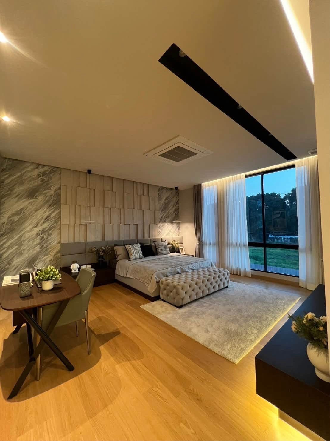 📌Rental : Show Unit Luxury House In Onnut , 4 Beds 4 Bath , 587 sqm , 106 sqw   🔥🔥Rental price : 250,000 THB / Month🔥🔥   𝗠𝗼𝗿𝗲 𝗜𝗻𝗳𝗼𝗿𝗺𝗮𝘁𝗶𝗼𝗻 𝗙𝗼𝗿 𝗟𝗶𝘃𝗶𝗻𝗴 𝗮𝗻𝗱 𝗜𝗻𝘃𝗲𝘀𝘁𝗺𝗲𝗻𝘁 📱Tel : (+66) 061-9979915 / Kat 📱WhatsApp : + 66 – รูปที่ 3