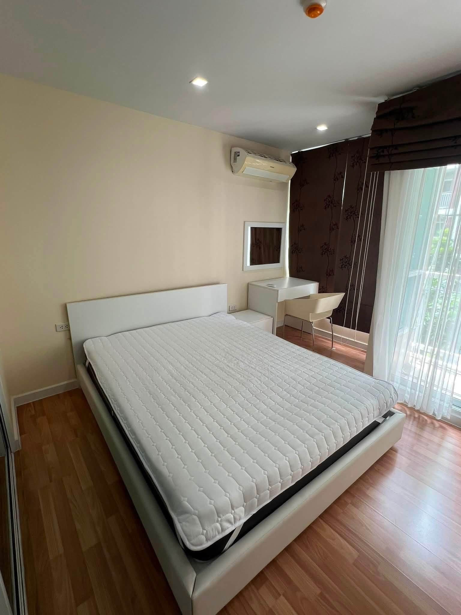 🏢 For rent We Condo Ekkamai-Ramintra, Building E, 3rd floor, room ready to move in. There is a washing machine.