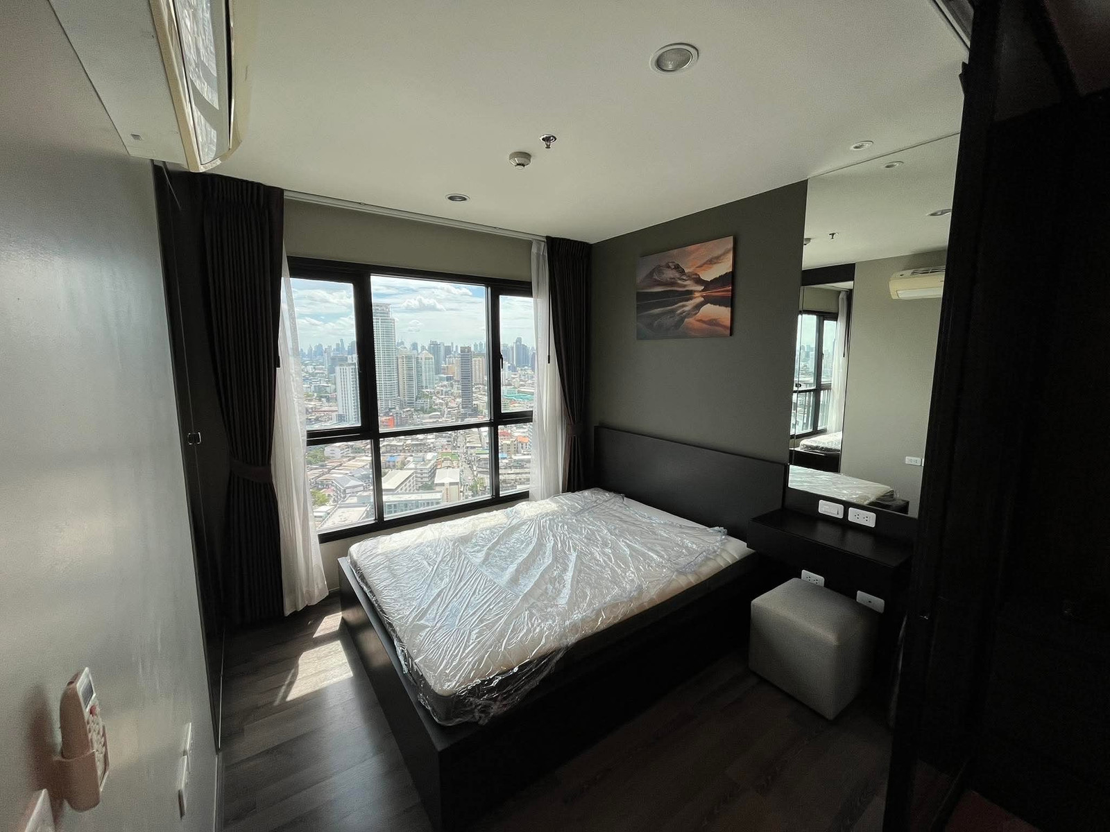 Beautiful room, high floor, The base park west Beautiful room, high floor, The base park west