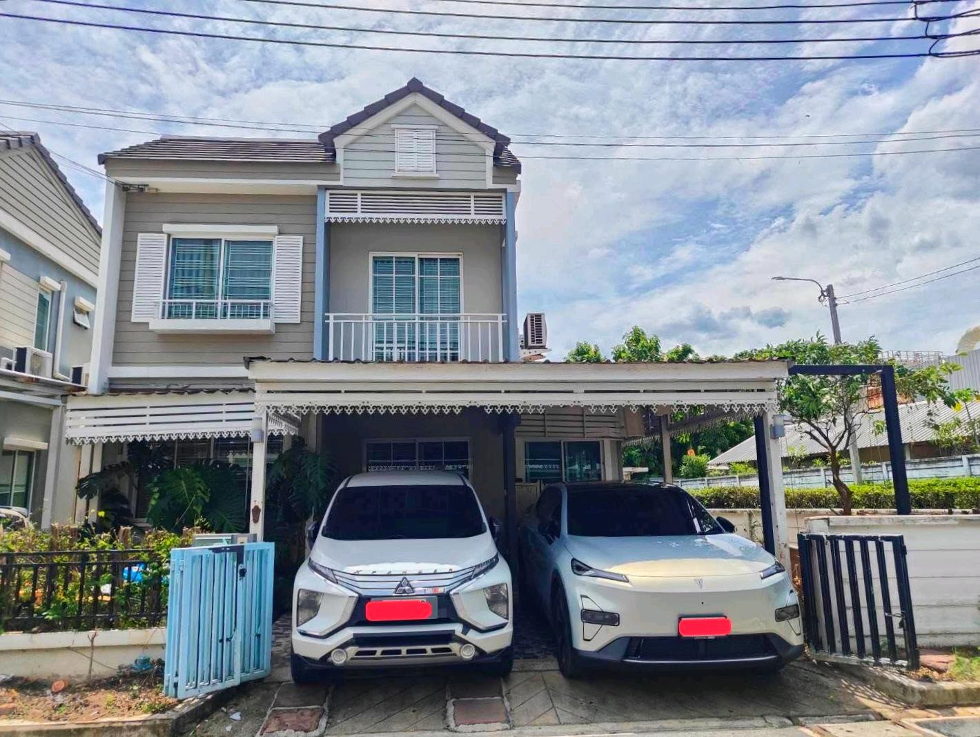 ขายบ้านแฝด เดอะวิลเลจ บางนา-วงแหวน บ้านหลังมุม เนื้อที่ 37 ตร.ว. ทำเลดีเดินทางสะดวก ใกล้ทางด่วน วงแหวน ใกล้เมกาบางนา เพียง 10 นาที (ขายตามสภาพ) 