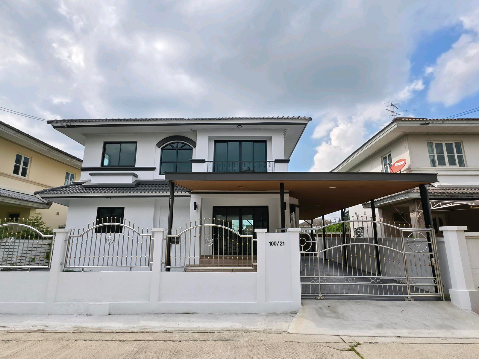 ขายบ้านเดี่ยวรีโนเวทใหม่ ชัยพฤกษ์ 1 สุวินทวงศ์ 54.4 ตร.ว. 4 นอน 2 น้ำ 2 จอดพร้อมหลังคา รั้วสแตนเลส แถมเฟอร์นิเจอร์พร้อมอยู่