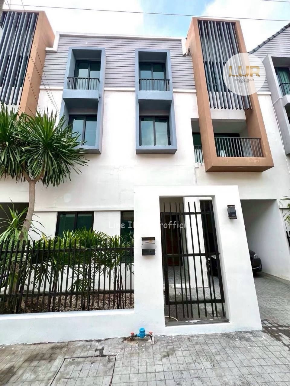 3-story townhome/home office for rent near Impact Arena, Muang Thong Thani. 📍Golf Village