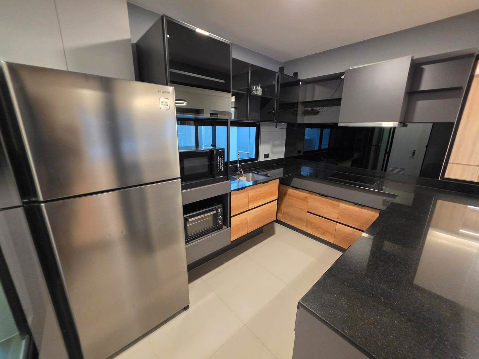 VIVE บางนา กม.7 41.4 sq.w. • Usable Area: 225 sq.m. (2 Storeys) 3 Bedrooms 4 Bathrooms VIVE บางนา กม.7 41.4 sq.w. • Usable Area: 225 sq.m. (2 Storeys) 3 Bedrooms 4 Bathrooms