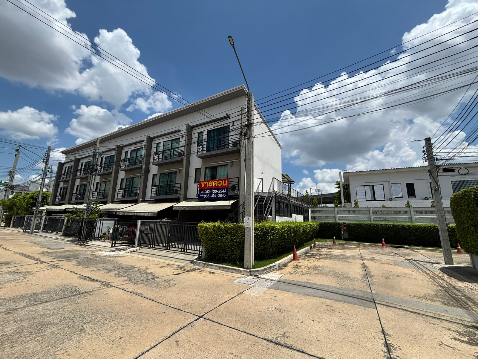 🏠 ! Townhome 3 ชั้น บ้านกลางเมือง ปิ่นเกล้า-จรัญฯ บ้านแปลงมุม | 27.2 ตร.ว. | พื้นที่ใช้สอย 180 ตร.ม. | ต่อเติมเต็มพื้นที่ | พร้อมอยู่ – รูปที่ 3