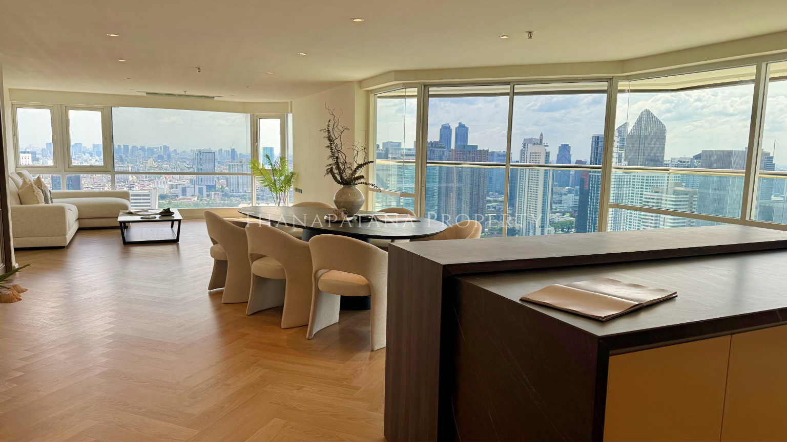 Duplex Penthouse for Sale at Sukhumvit Suite | Nana–Asoke | 220 sq.m | 43rd–44th Floor