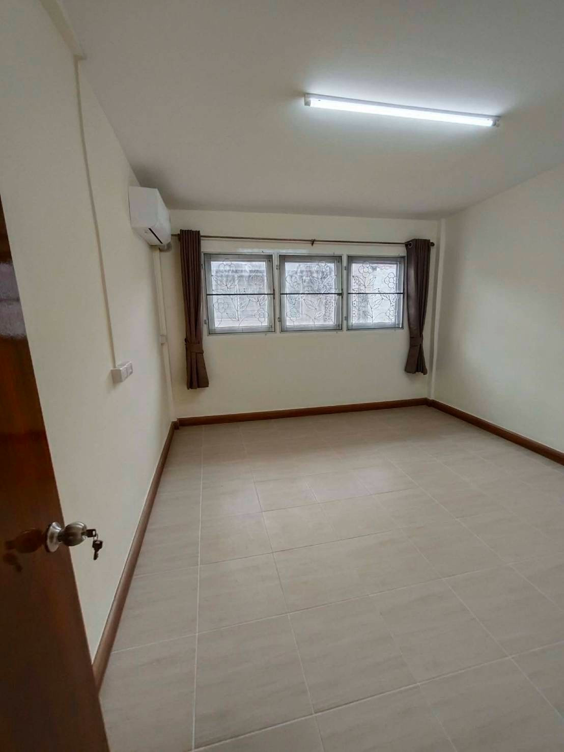 3-story shophouse for rent, newly renovated, Charoen Rat 7 | 20,000 baht/month | near Rama 3 – รูปที่ 4