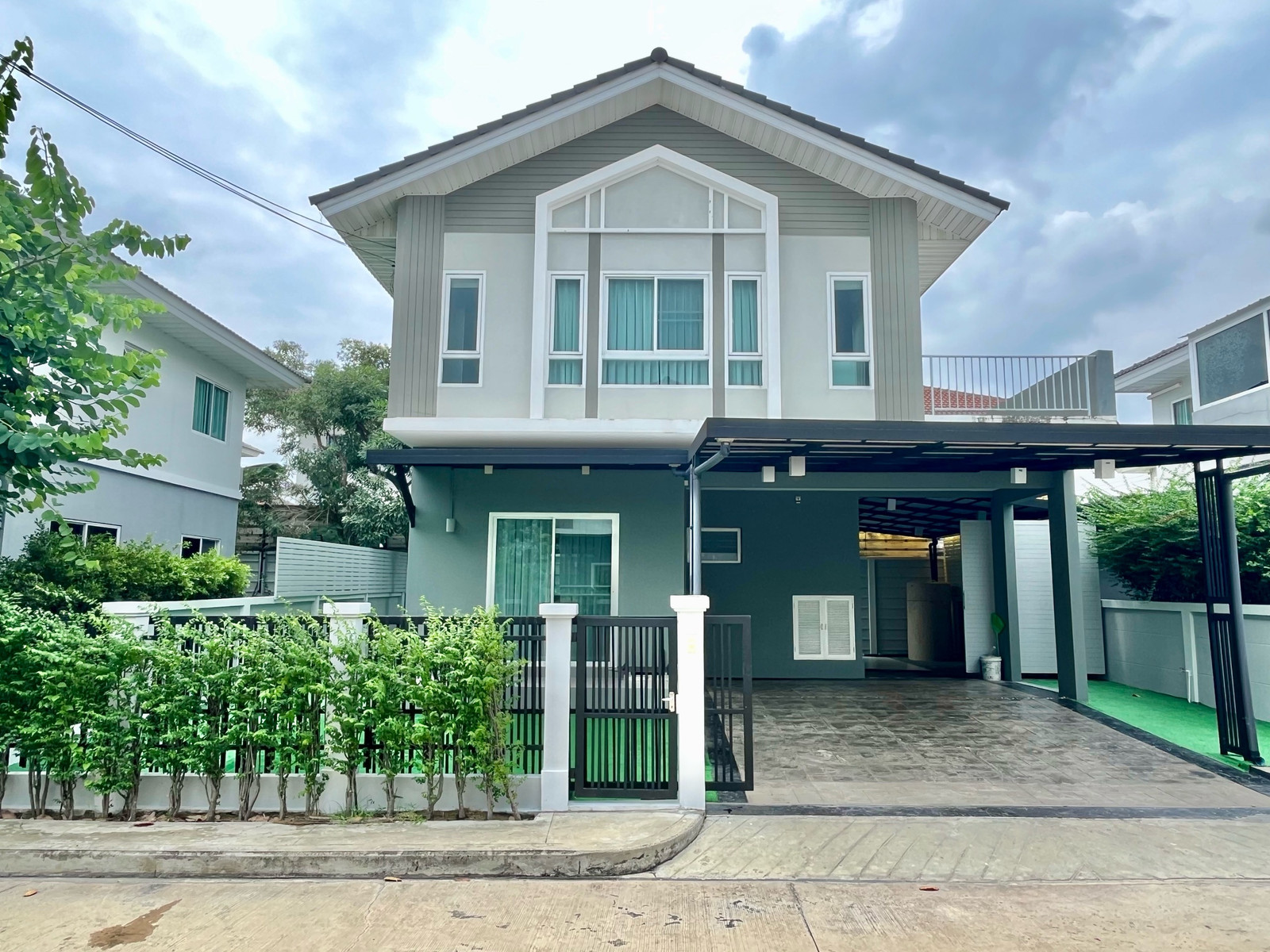 Newly renovated house! Perfect Place Sukhumvit 77, next to Paseo Robinson Lat Krabang. On Nut-Wongwaen Newly renovated house! Perfect Place Sukhumvit 77, next to Paseo Robinson Lat Krabang. On Nut-Wongwaen