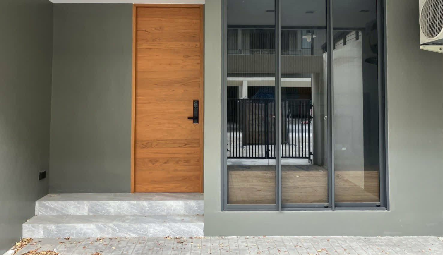 THER ladprao 93 3b4b 223sqm, 3.5storey, Fully furnish, 24hr security, Fitness, Swiming pool,  – รูปที่ 2