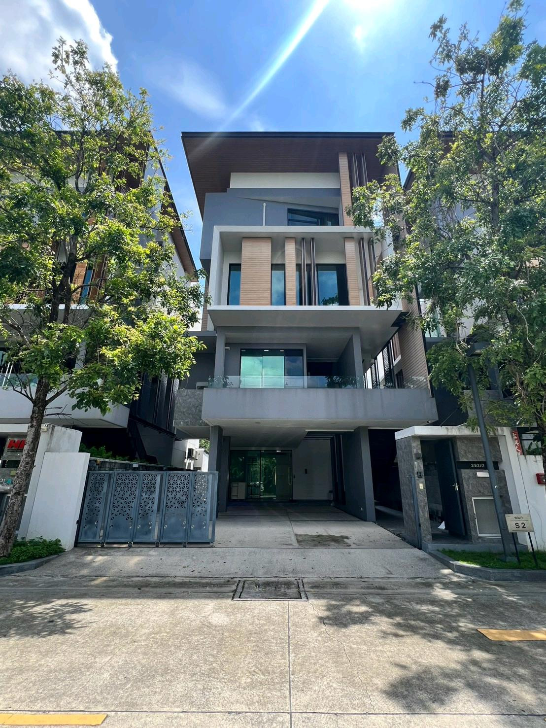 โฮมออฟฟิศให้เช่า ติดโรงเรียนเด่นหล้า เกษตร-นวมินทร์ | 517 ตร.ม. | 4 ชั้น | จอด 8 คัน โฮมออฟฟิศให้เช่า ติดโรงเรียนเด่นหล้า เกษตร-นวมินทร์ | 517 ตร.ม. | 4 ชั้น | จอด 8 คัน