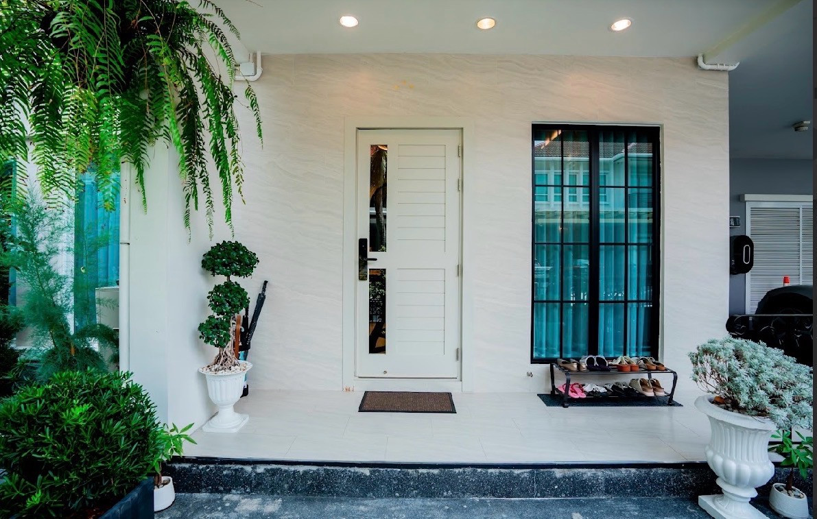 Beautiful house for rent Fully furnished with Chanintr throughout the house. Beautiful house for rent Fully furnished with Chanintr throughout the house.