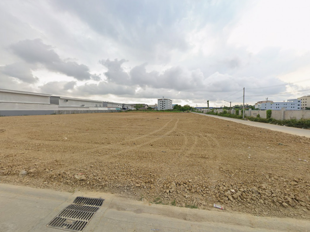 Vacant land for sale, already filled and leveled, located on Soi Phutthamonthon Sai 5, near Mahachai 2 Hospital, Oam Noi. Vacant land for sale, already filled and leveled, located on Soi Phutthamonthon Sai 5, near Mahachai 2 Hospital, Oam Noi.