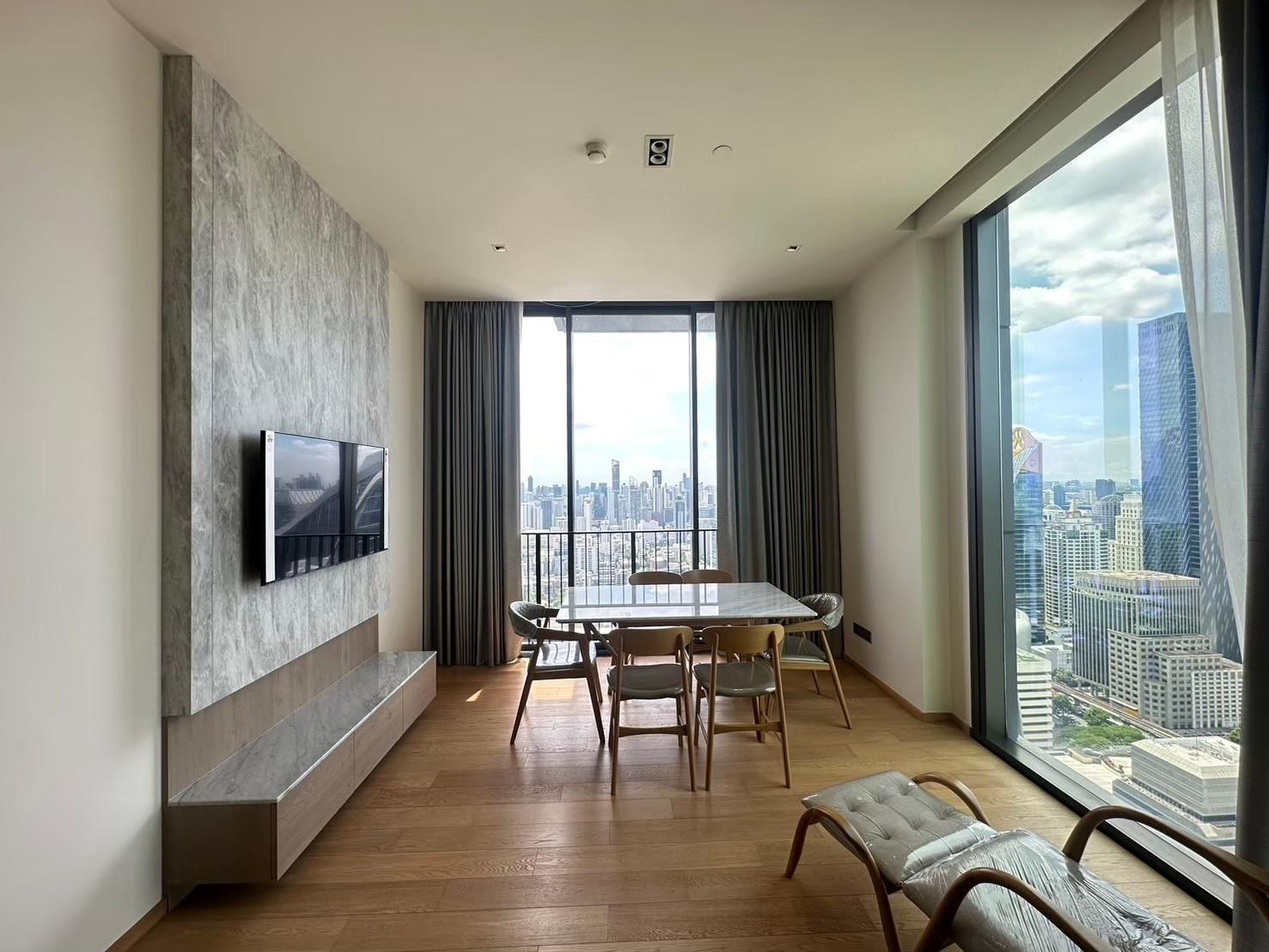 Sale 2 bed 28 Chidlom 70Sq.m. high fl unblock view Sale 2 bed 28 Chidlom 70Sq.m. high fl unblock view