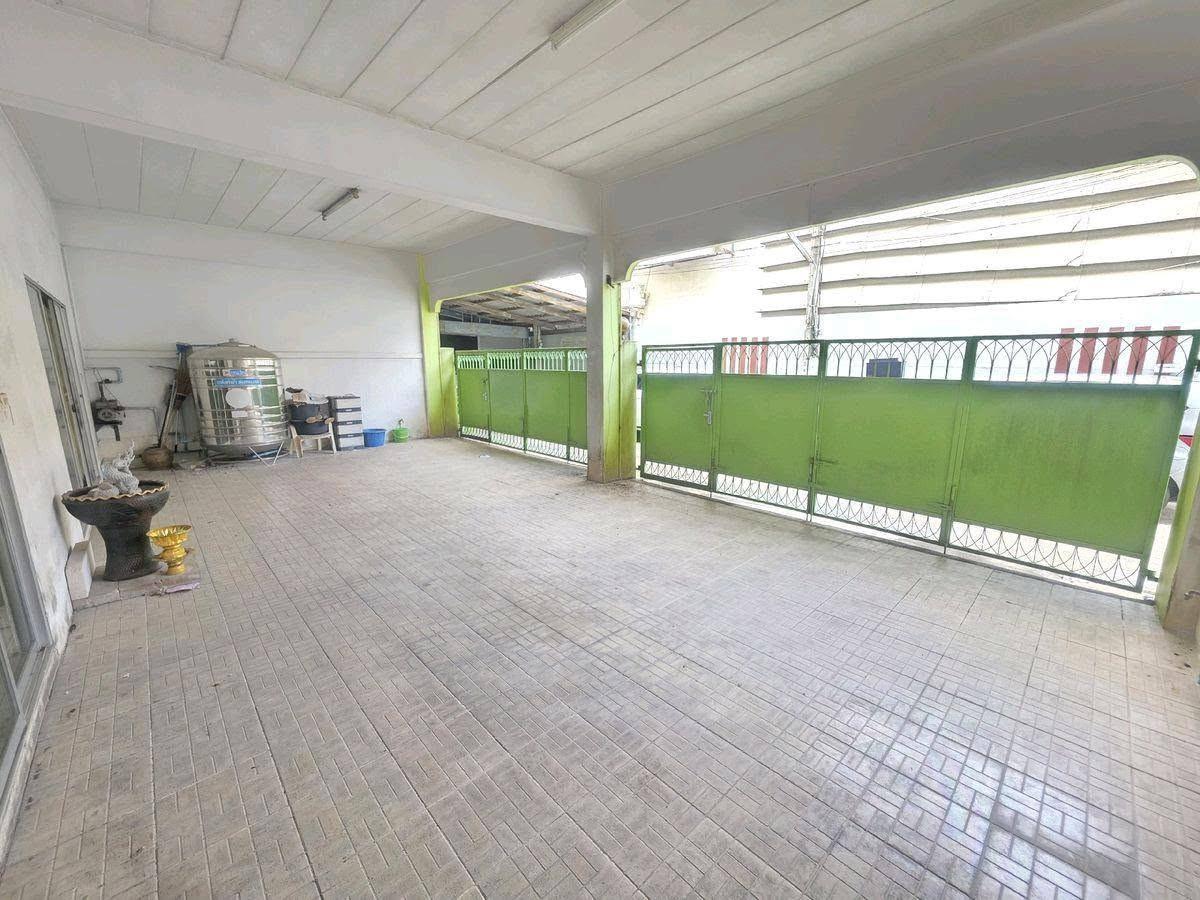 🟢 Sell/rent commercial building, 3 floors, 2 units next to each other, 516 sq m, 58 sq m, 8 bedrooms, 8 bathrooms, has an elevator shaft, rooftop with a view of Mon Canal, parking for 4 cars.