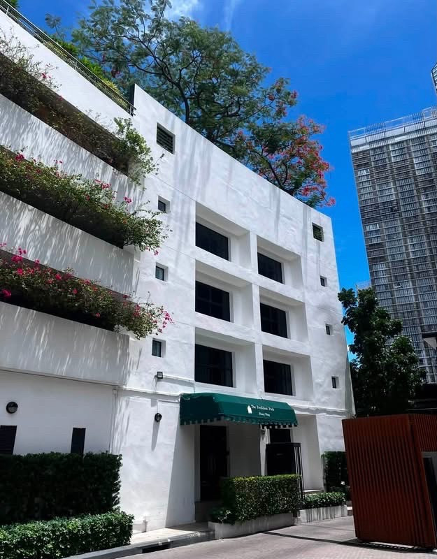 President Park Sukhumvit 24 3 bed 75k