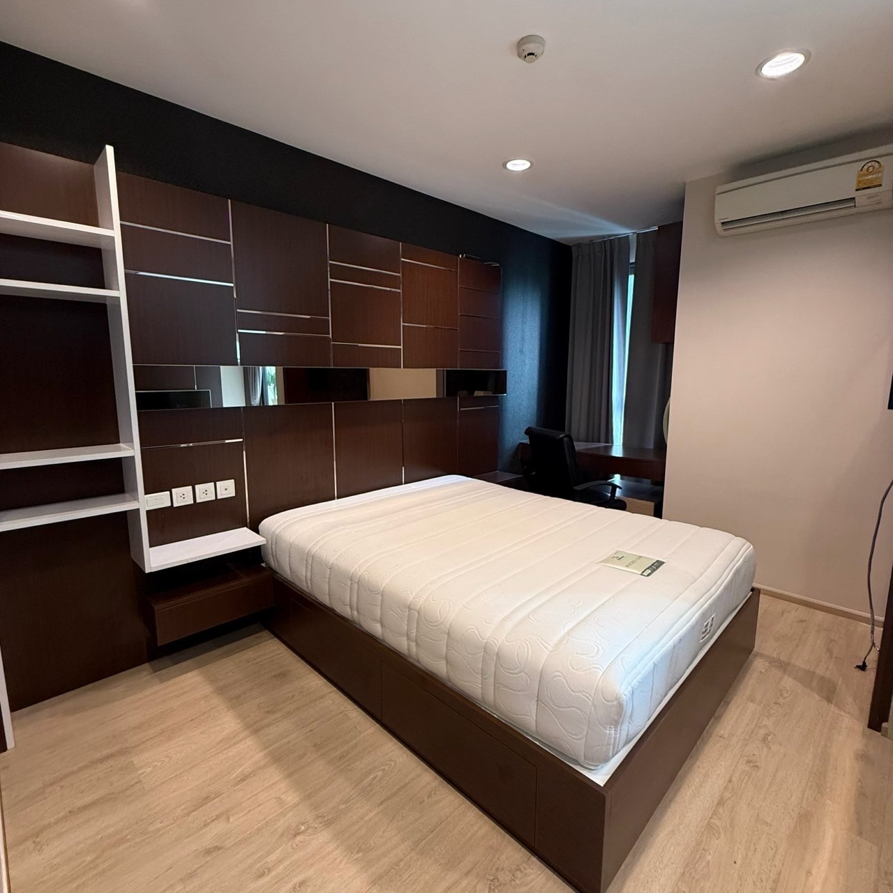 For Rent!! Ideo Q Ratchathewi  Rent Price!! 20,000฿ per month❤️‍🔥 1 Bedroom 1 Bathroom size 34 sq.m. Contract  Aomam (agent) Tel./Line id : 0955871692 WhatsApp : +66 95 587 1692 – รูปที่ 4